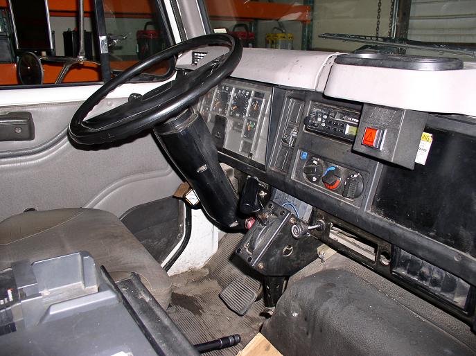 Mitsubishi Fuso interior